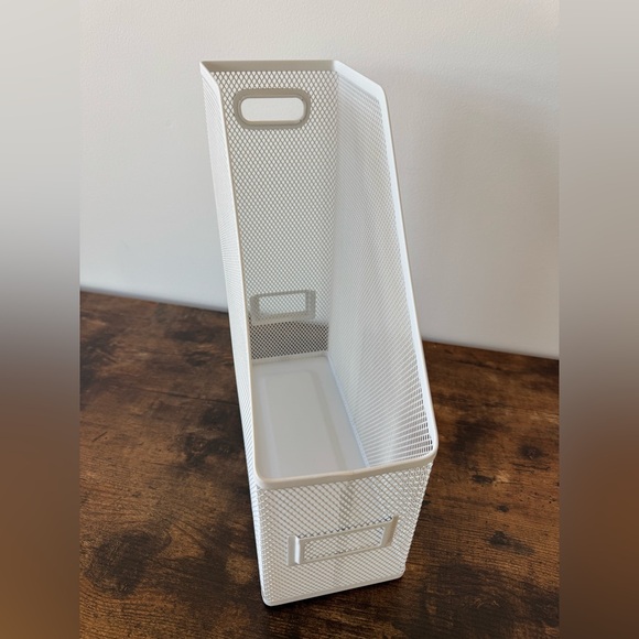 Excellent Condition. Magazine/Paper Folder/Storage - Picture 3 of 5